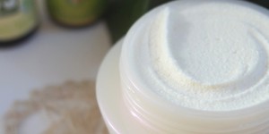 Beitragsbild des Blogbeitrags Naturkosmetik DIY | Deo selber machen (Deocreme Rezept) 