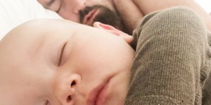 Beitragsbild des Blogbeitrags Mythos Durchschlafen | Hard Facts zum Babyschlaf + 5 Tipps wie du dein Baby dabei unterstützen kannst