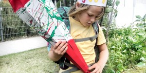 Beitragsbild des Blogbeitrags Was kommt in die Schultüte? | 10 sinnvolle Ideen für die Schultüte + DIY Rechenkette | ergobag GEWINNSPIEL 