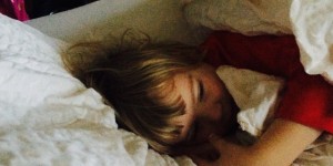 Beitragsbild des Blogbeitrags Papa, das Kind und der Mittagsschlaf