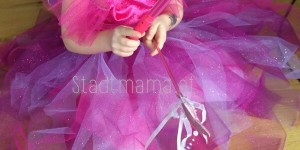 Beitragsbild des Blogbeitrags DIY Feenkostüm Tutorial ::: Ein Tutu-Traum in pinkem Tüll