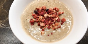 Beitragsbild des Blogbeitrags Porridge mit getrockneten Beeren