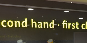 Beitragsbild des Blogbeitrags Unsere WAMS-Läden in Tirol: Second Hand und fast wie neu.