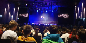 Beitragsbild des Blogbeitrags Lachen, Lauschen, Staunen. Ein Circus verzaubert Kufstein