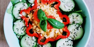 Beitragsbild des Blogbeitrags Linsensalat mit Blattspinat vegan (low-carb protein)