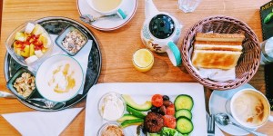 Beitragsbild des Blogbeitrags Café Merkur – vegan frühstücken in Wien 