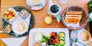 Beitragsbild des Blogbeitrags Café Merkur – vegan frühstücken in Wien