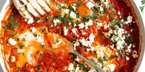 Beitragsbild des Blogbeitrags Shakshuka mit frischen Tomaten – mit Video