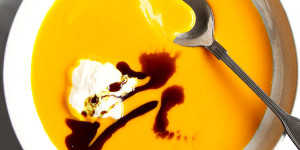 Beitragsbild des Blogbeitrags Steirische Kürbiscremesuppe (3 Zutaten)