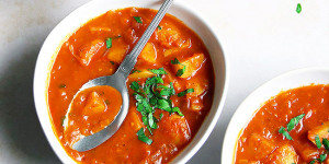 Beitragsbild des Blogbeitrags Veganes Kartoffelgulasch