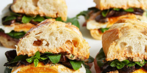 Beitragsbild des Blogbeitrags Sandwich mit Prosciutto und Ei