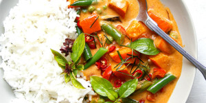 Beitragsbild des Blogbeitrags Rotes Curry aus dem Taste of Travel Kochbuch