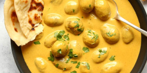 Beitragsbild des Blogbeitrags Einfaches Dum Aloo – Indisches Curry
