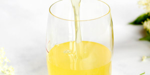 Beitragsbild des Blogbeitrags Hollersaft ohne Zitronensäure