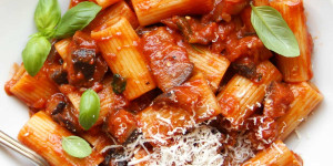 Beitragsbild des Blogbeitrags Einfache Pasta alla Norma