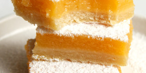 Beitragsbild des Blogbeitrags Lemon Bars – Fruchtige Zitronenschnitten 