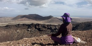 Beitragsbild des Blogbeitrags FYT Retreat Review: Yogafriends Fuerteventura – Yoga, Sonne, Vulkane & Meer