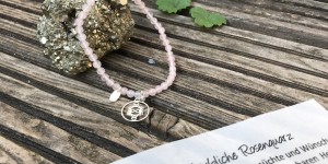 Beitragsbild des Blogbeitrags Sponsored: Das Herz, die Liebe & mein Rosenquarz-Armband von Heart Spirit of KeAn