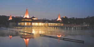Beitragsbild des Blogbeitrags Sponsored: SANUS PER AQUAM im NaturMed Hotel Carbona in Bad Hévíz, Ungarn