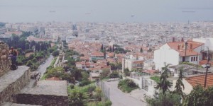 Beitragsbild des Blogbeitrags InstaTrip #21: Thessaloniki, Griechenland – Die Stadt, die niemals schläft. Schon gar nicht wenn es dunkel wird.