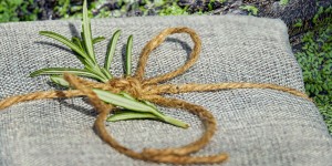 Beitragsbild des Blogbeitrags Diy Kirschkern Kissen gegen Verspannungen und Muskelkater