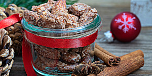 Beitragsbild des Blogbeitrags Gebrannte Mandeln - der süße Weihnachtssnack 