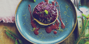 Beitragsbild des Blogbeitrags Fichten Wipferl Pana Cotta mit Fruchtmus