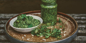 Beitragsbild des Blogbeitrags Vogelmiere Pesto in 2 Varianten 