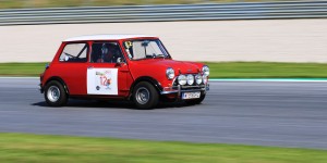 Beitragsbild des Blogbeitrags Vater-Tochter-Gespann führt bei Racecar-Trophy