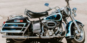 Beitragsbild des Blogbeitrags Exklusiv: Auch die Harley von Elvis Nachlass kommt unter den Hammer
