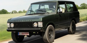 Beitragsbild des Blogbeitrags 50 Jahre Range Rover: Nostalgie-Tour mit Ton-in-Ton-Ambiente