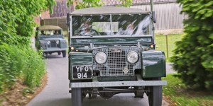 Beitragsbild des Blogbeitrags Erfahrungen mit einem Land Rover von 1951: Totaler Minimalismus 