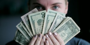 Beitragsbild des Blogbeitrags Wie Sie mit einem Corporate Blog Kosten sparen?
