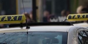 Beitragsbild des Blogbeitrags Vernichtende Kritik der BWB an der Neuregelung des Taxi- und Mietwagengewerbes.
