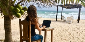Beitragsbild des Blogbeitrags Wie ich als digitale Nomadin Arbeit & Reisen verbinde 