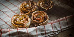Beitragsbild des Blogbeitrags Überrasche mit schönen Apfelrosen