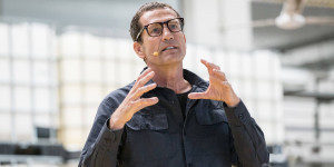 Beitragsbild des Blogbeitrags Joachim Sauter über Reflektionen und Kinetik