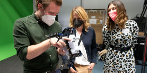 Beitragsbild des Blogbeitrags Schwarm-Robotik zum Anfassen