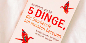 Beitragsbild des Blogbeitrags Rezension – 5 Dinge, die Sterbende am meisten bereuen