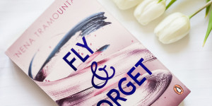 Beitragsbild des Blogbeitrags Fly & Forget – Rezension