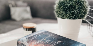 Beitragsbild des Blogbeitrags Rezension – Drowning in Stars