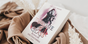 Beitragsbild des Blogbeitrags Rezension – Throne of Glass – Königin der Finsternis (Band 4)