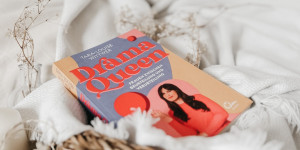 Beitragsbild des Blogbeitrags Rezension – Dramaqueen: Frauen zwischen Beurteilung und Verurteilung