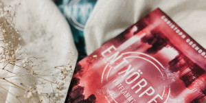 Beitragsbild des Blogbeitrags Rezension – Entkörpert Entflammt