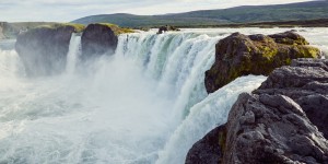 Beitragsbild des Blogbeitrags Godafoss – der Wasserfall der Götter 