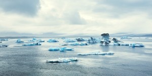 Beitragsbild des Blogbeitrags Svartifoss Wasserfall, die isländischen Eisseen & Diamond Beach 