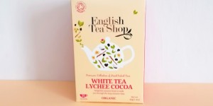 Beitragsbild des Blogbeitrags ENGLISH TEA SHOP - WHITE TEA LYCHEE COCOA 