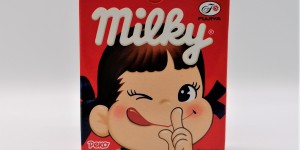 Beitragsbild des Blogbeitrags FUJIYA - MILKY: DIE KONDENSMILCH-KAUBONBONS MIT DEM FRECHEN MÄDCHEN