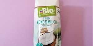 Beitragsbild des Blogbeitrags DM BIO - TRINK KOKOSMILCH NATUR: DER IDEALE DURSTLÖSCHER FÜR DIE GANZE FAMILIE?