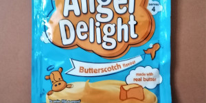 Beitragsbild des Blogbeitrags ANGEL DELIGHT - BUTTERSCOTCH FLAVOUR: EIN ENGLISCHES DESSERT, WIE DAS WOHL SCHMECKT?